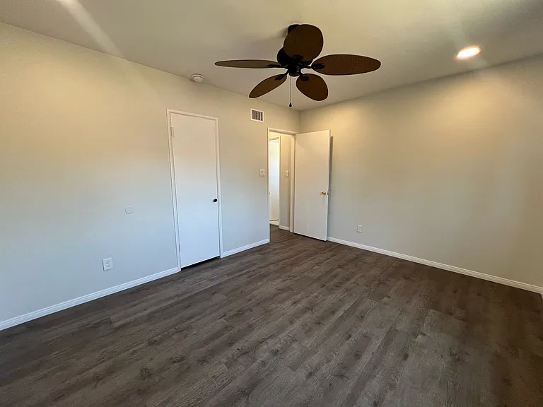 1502 Loranne Ave — Photo 12