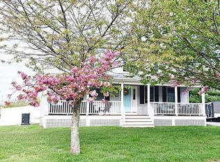 13 Hamlet Ct, Bristol, RI 02809