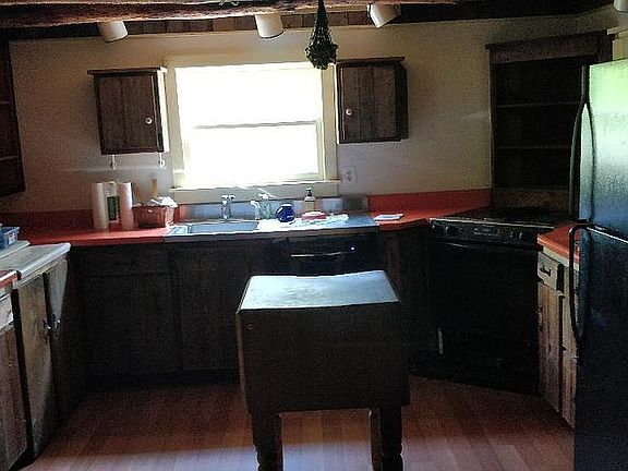 Kitchen (no butcher block)