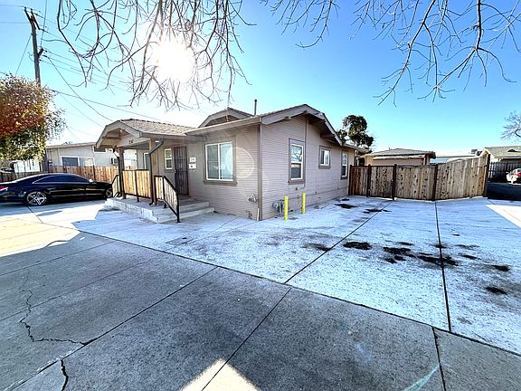 3rd image of 2347 Holly Dr