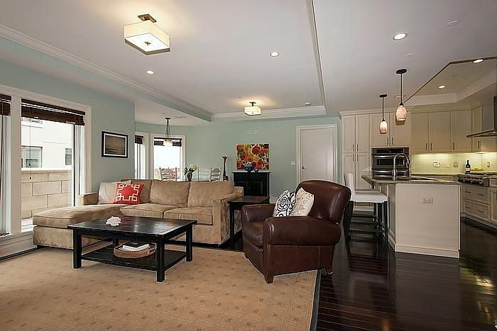 Spacious living room