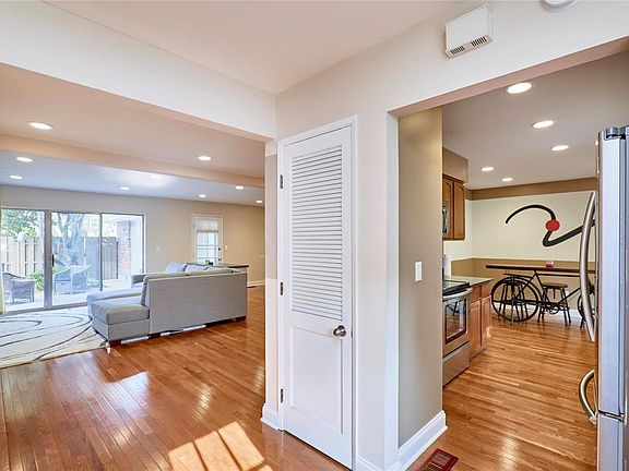 5th image of 820 Coalport Dr #58