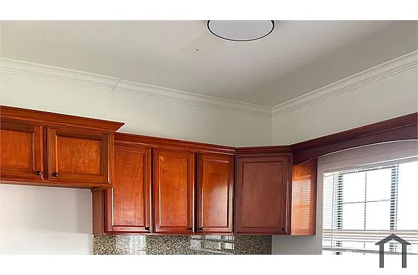 Building Photo - 1700 W 43rd St #A