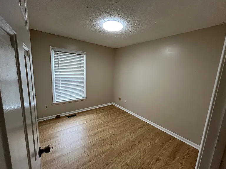 3920 Sherman Oaks Ave — Photo 9