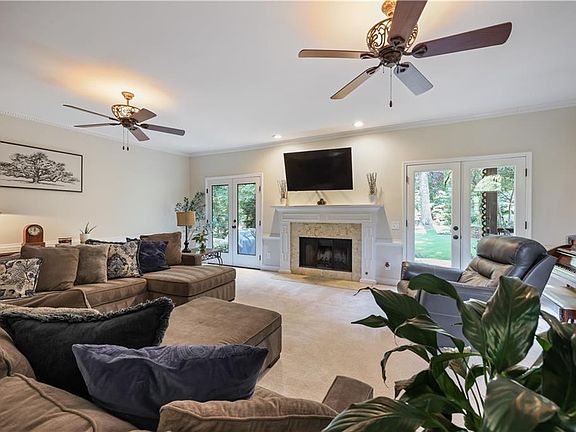 3rd image of 612 Trailwood Ln SW
