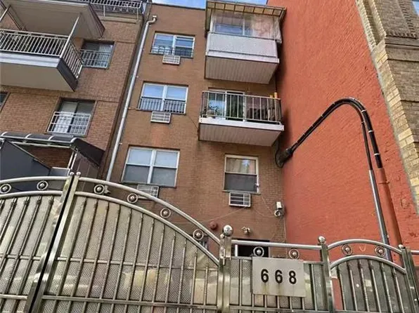 668 56th St APT 3B, Brooklyn, NY 11220