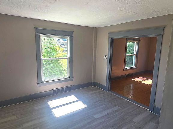 5th image of 96 Parkway St