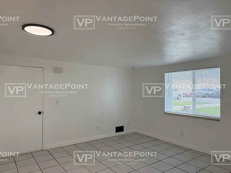 1920 Division St #4 — Photo 2