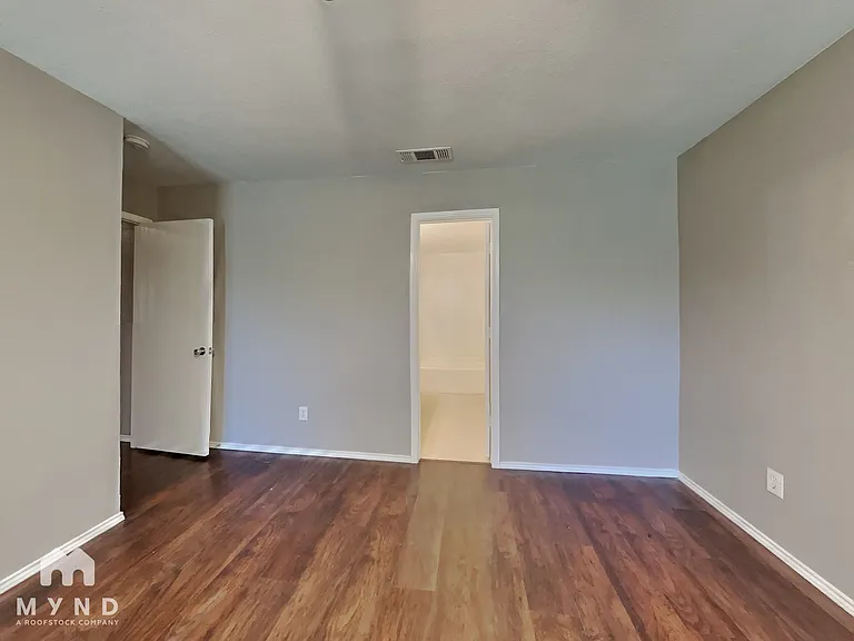 327 W Little Creek Rd — Photo 7