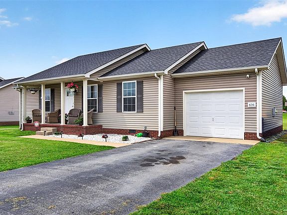 3rd image of 616 Mimosa Dr