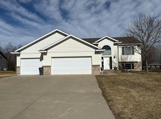 2017 Peach Dr NE, Sauk Rapids, MN 56379