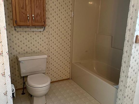 5th image of 36 Center Hill Dr