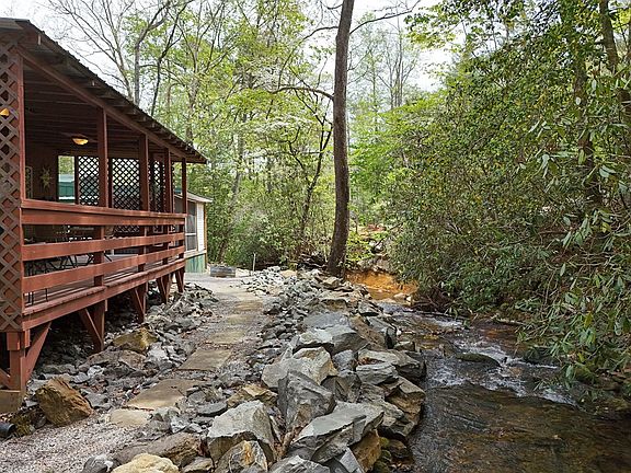 11th image of 1091 Creekside Dr
