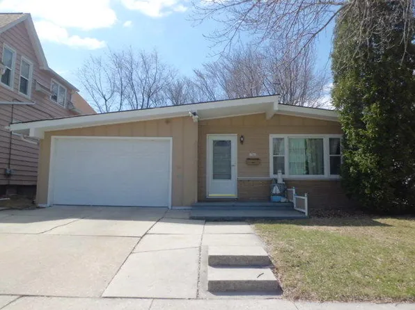 1541 North Ave, Sheboygan, WI 53083