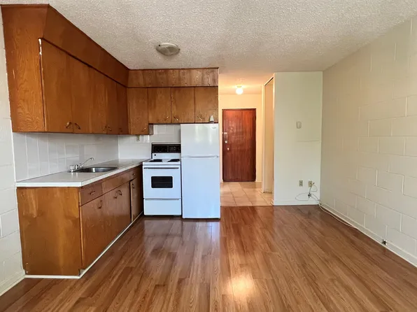 2120 Cornwall St #12, Regina, SK S4P 2K7