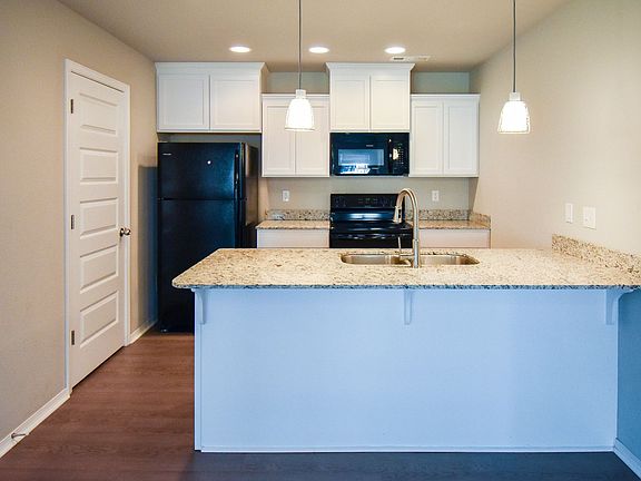 4th image of 818 Hindman Dr #2
