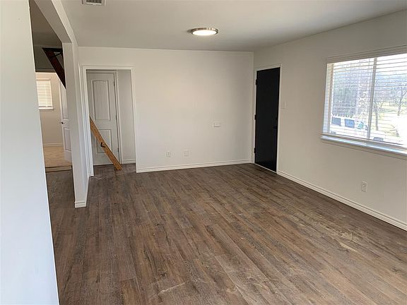 2nd image of 717 Aspen Ln