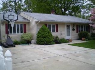 13 Cambridge Rd, Edison, NJ 08817