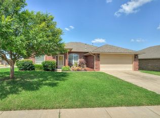 4237 Syracuse St, Moore, OK 73160
