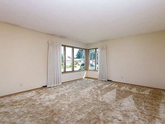 5th image of 594 32nd Ave