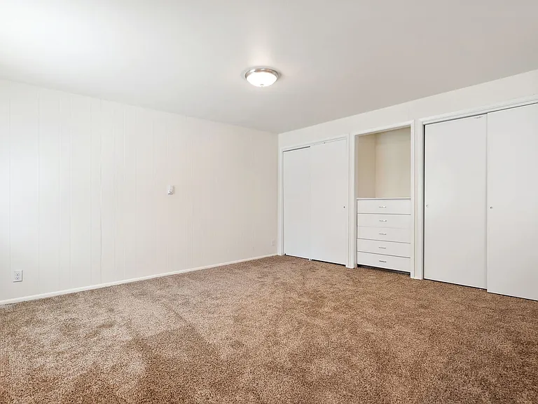 100 W Olympic Pl — Photo 14