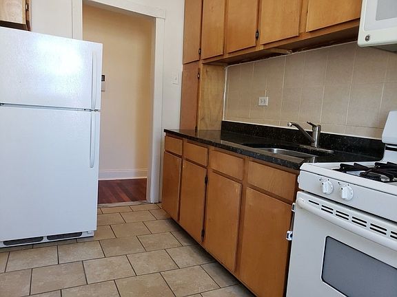 2nd image of 564 Pacific St #4A