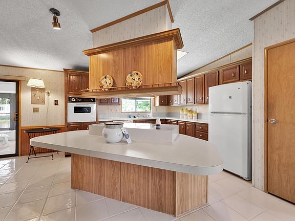 5th image of 8208 Cinnamon Lane