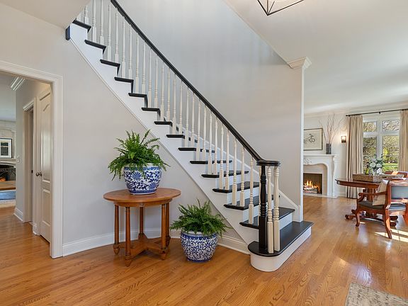 2nd image of 1090 Longmeadow Ln