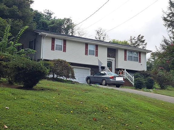 3rd image of 717 Dogwood Dr