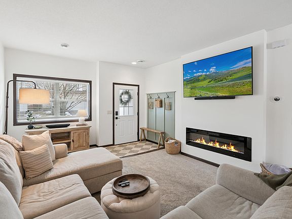 4th image of 2574 Vierling Dr E