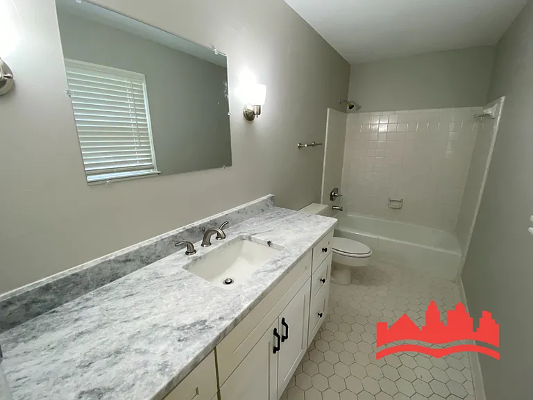 8510 Farmington Cv — Photo 13