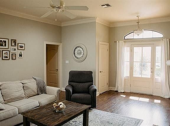 2nd image of 4209 Parkridge Dr