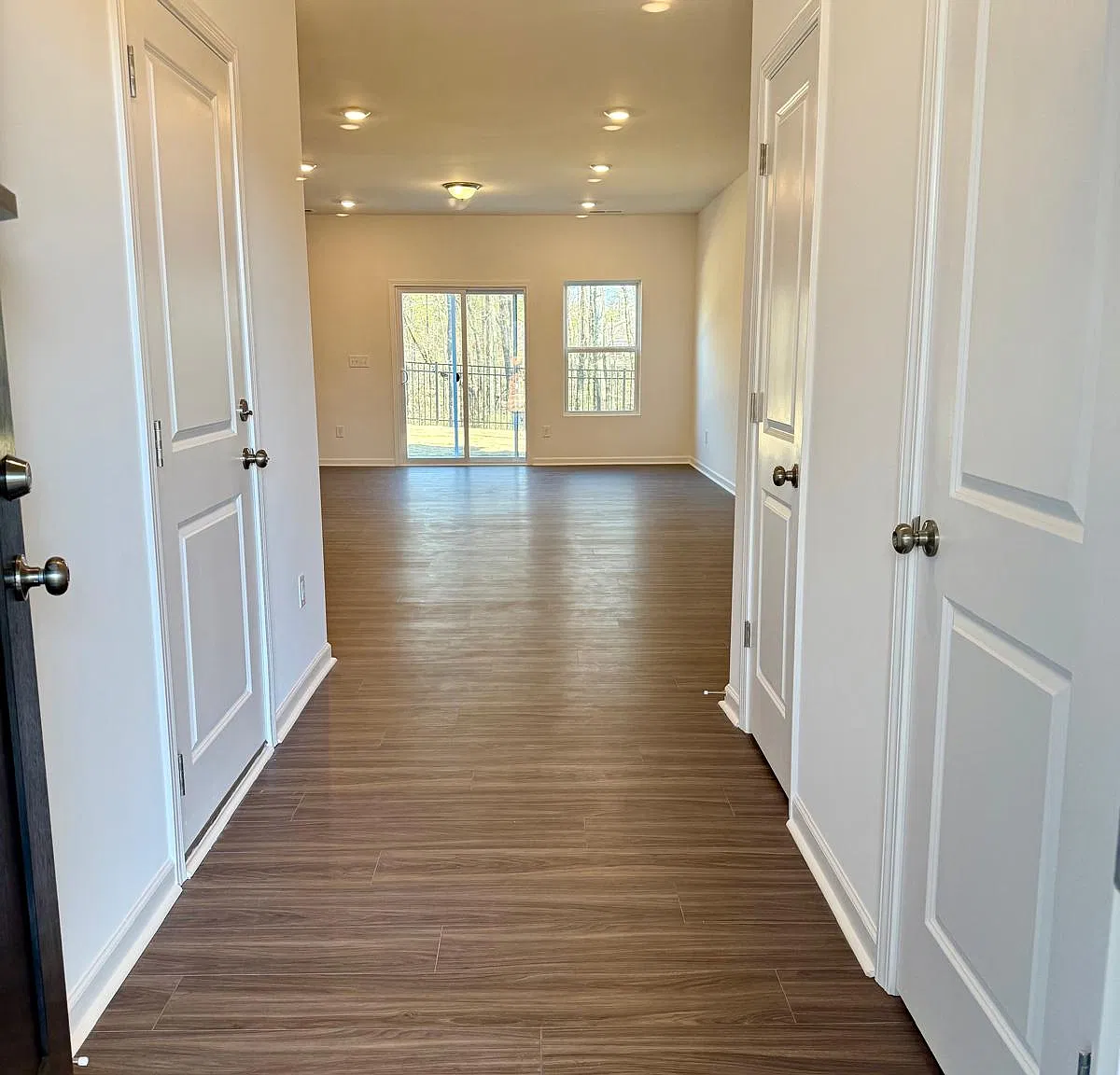 3 bed, 2.5 bath, 1601 sqft, $2,250 — Photo 2