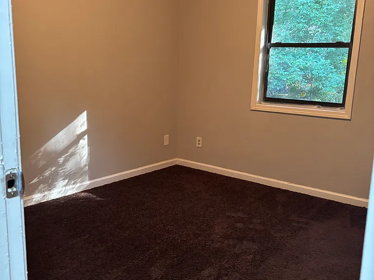 1386 Williamsburg Ln — Photo 32