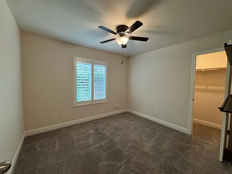 391 W Maclure Ave — Photo 15
