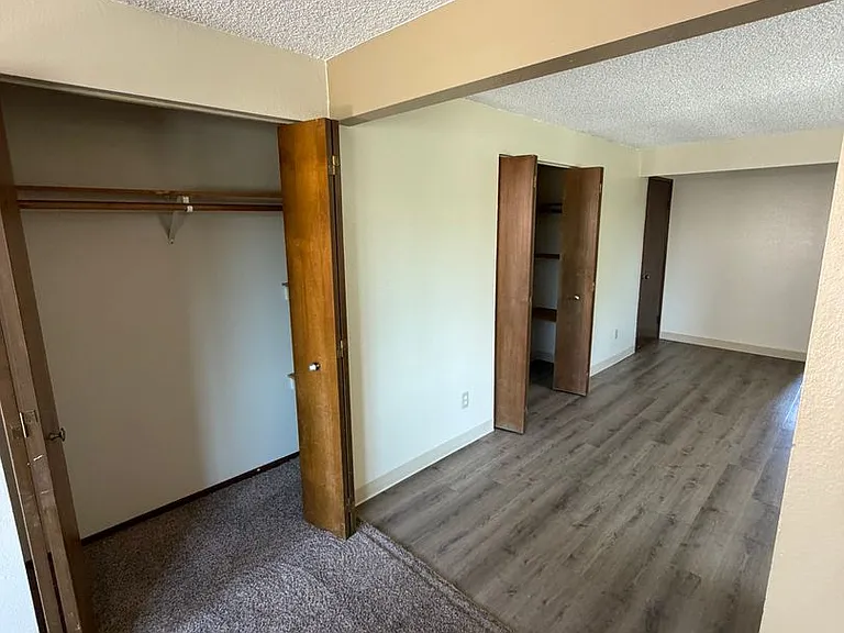 Pinewood Apartments — Photo 32