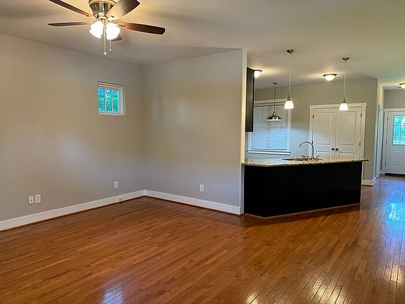 5th image of 1014 Clemmons St