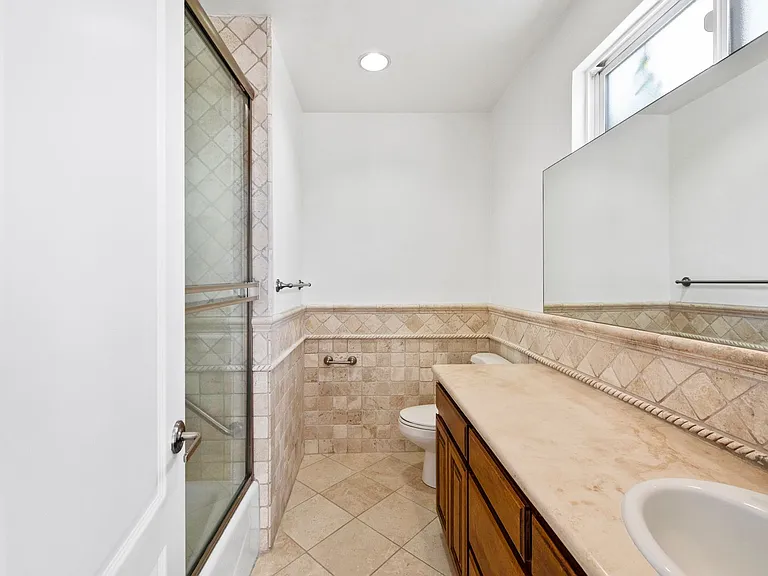 2300 Fox Hills Dr — Photo 5