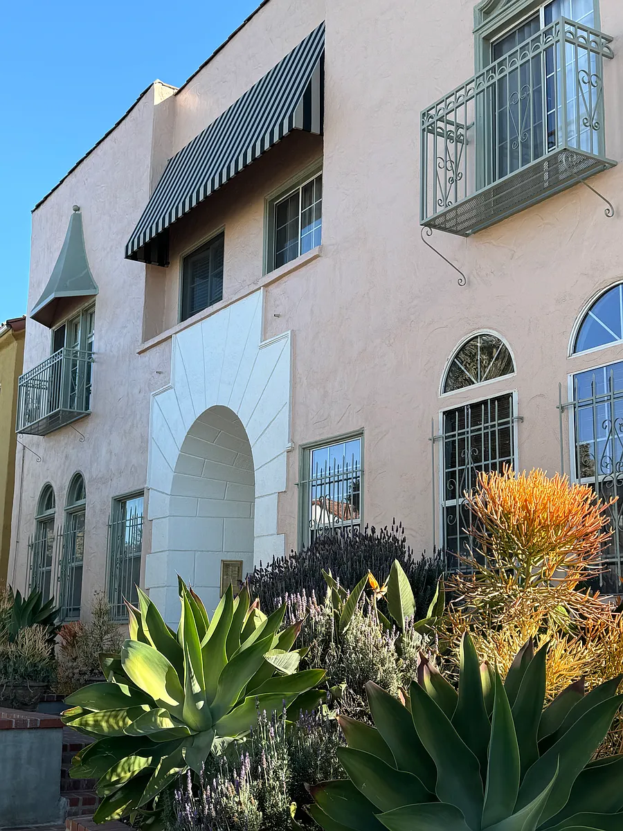 Building Photo - 314 N Curson Ave #103