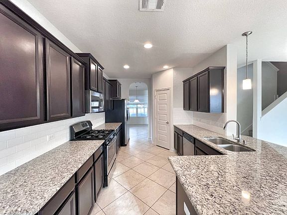 3rd image of 310 Creekview Way