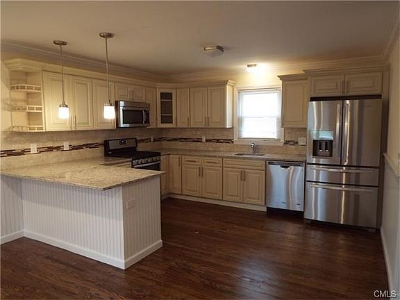 4th image of 465 Burnsford Ave