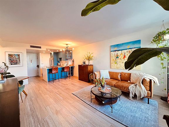 4th image of 2899 Collins Avenue #605