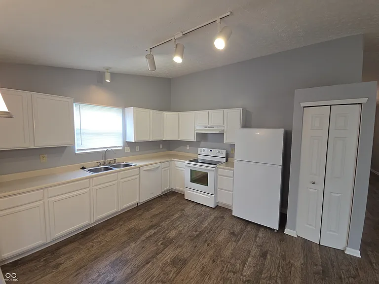 6634 Captiva Pass — Photo 8