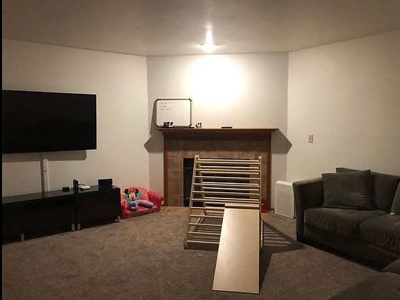 4th image of 10918 Crocus Pl NW