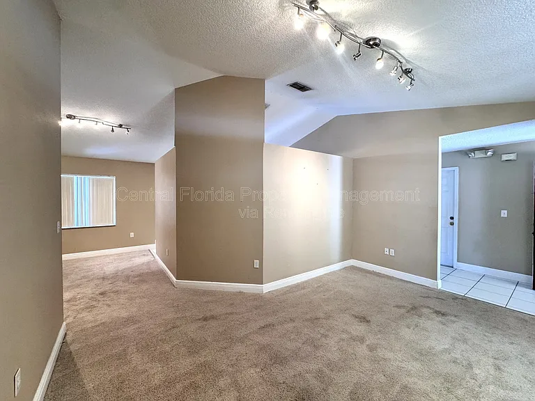 820 Briargrove Ave — Photo 2