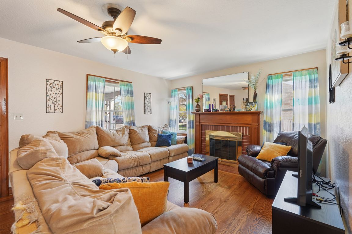 next background image