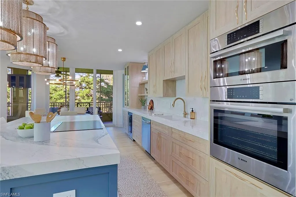 2728 Tiburon Blvd E — Photo 3