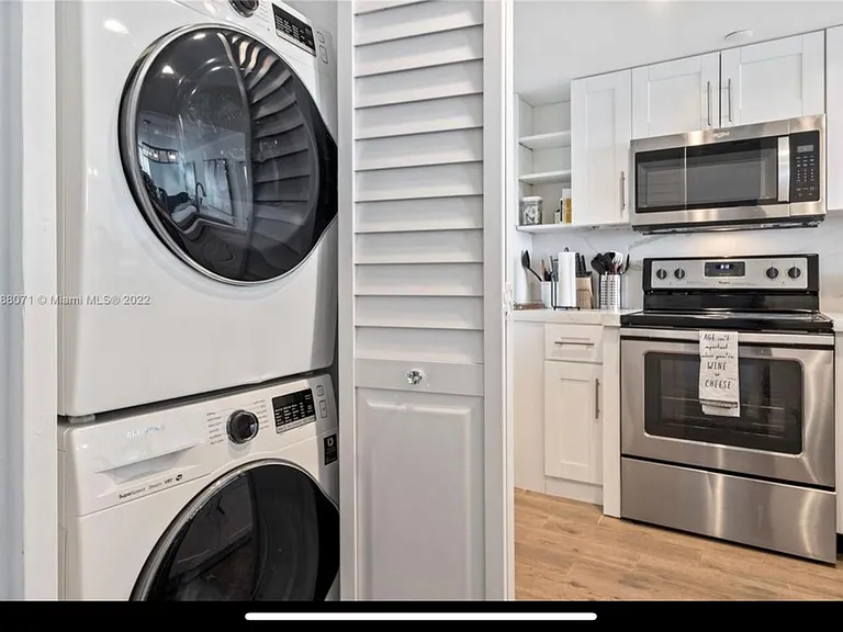 400 S Pointe Dr #1102 — Photo 14