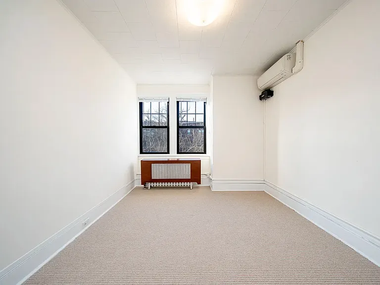 20-23 31st St #3 — Photo 5