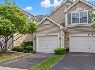 1451 Walnut Hill Ave, Saint Charles, IL 60174